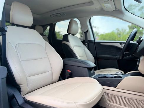 Used 2021 Ford Escape SEL w/ Technology Package FWD image 18