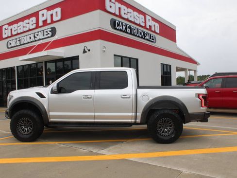 Used 2019 Ford F150 Raptor w/ Equipment Group 802A Luxury AWD/4WD image 6