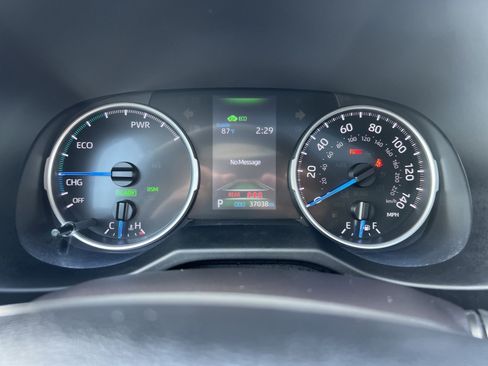 Used 2022 Toyota RAV4 XLE Premium AWD/4WD image 17