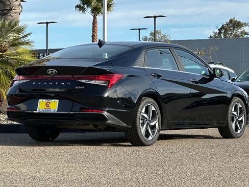 Used 2023 Hyundai Elantra Limited image 4