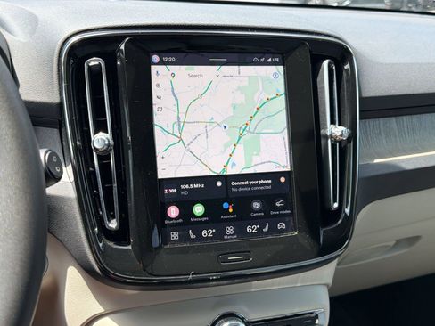 Certified 2024 Volvo XC40 B5 Plus AWD/4WD image 18