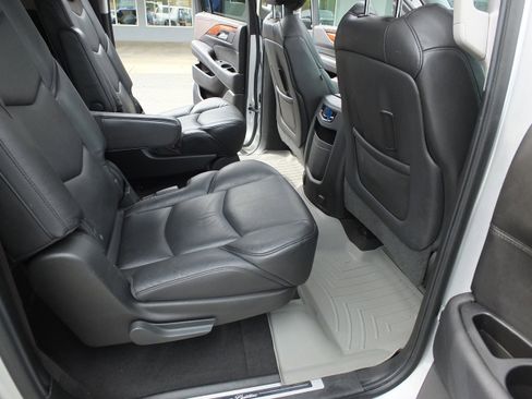 Used 2020 Cadillac Escalade ESV Luxury AWD/4WD image 14