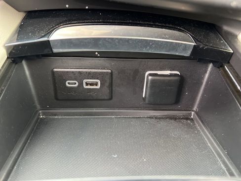 Used 2022 Buick Envision Essence w/ Safety Package image 23