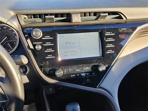 Used 2018 Toyota Camry XLE image 17