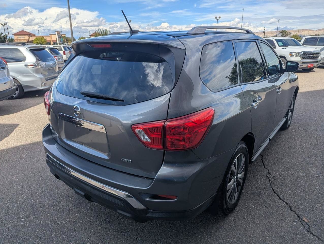 Used 2018 Nissan Pathfinder S AWD/4WD image 5