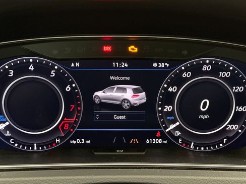 Used 2018 Volkswagen Golf R 4-Door image 9