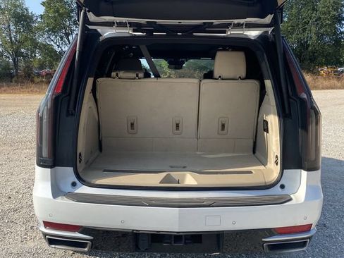 Used 2023 Cadillac Escalade Premium Luxury AWD/4WD image 9