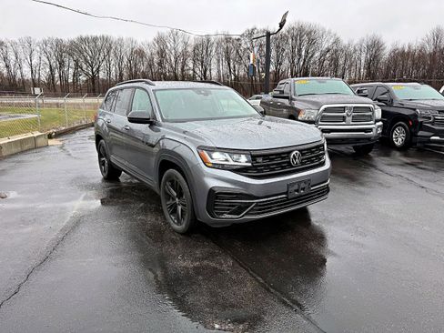 Used 2023 Volkswagen Atlas SEL R-Line image 3