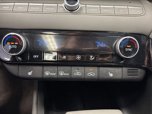 Used 2025 Hyundai Elantra SEL image 31