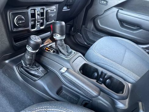 Used 2024 Jeep Wrangler Unlimited AWD/4WD image 22