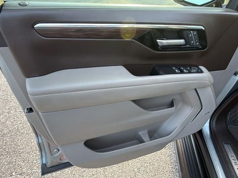 Used 2025 Chevrolet Tahoe LT w/ Comfort Package RWD image 14