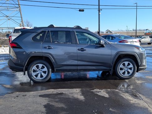 Used 2021 Toyota RAV4 LE image 3