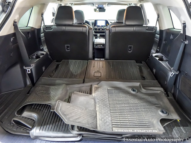 Used 2020 Toyota Highlander XLE AWD/4WD image 24