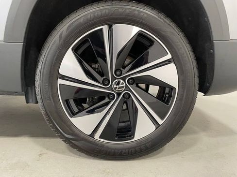 New 2025 Volkswagen Taos SE AWD/4WD image 9