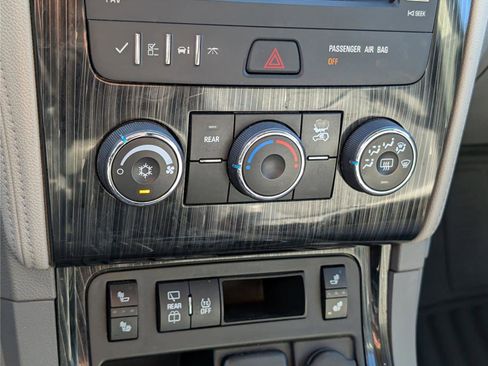 Used 2017 Chevrolet Traverse LT w/ Style and Technology Package image 24