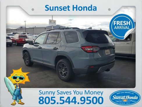 Used 2025 Honda Pilot TrailSport image 8