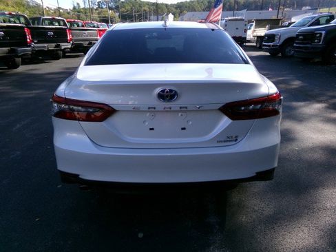 Used 2022 Toyota Camry XLE image 9