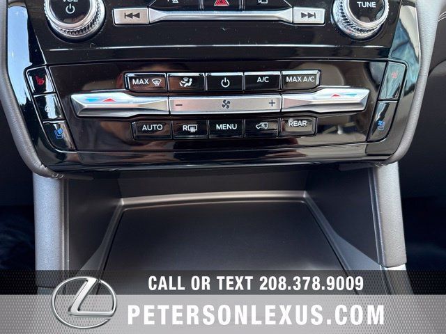 Used 2023 Ford Explorer Platinum w/ Technology Package AWD/4WD image 15