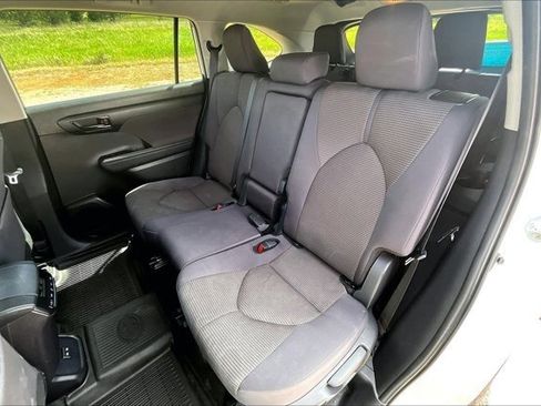 Used 2024 Toyota Highlander LE AWD/4WD image 22