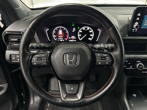 Used 2024 Honda Pilot TrailSport image 14