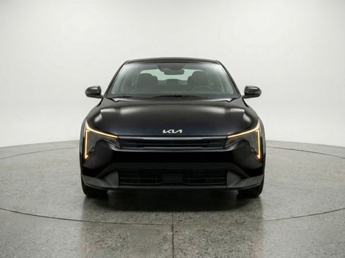 Used 2025 Kia K4 LXS FWD image 2