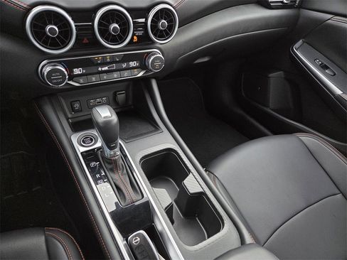 Used 2025 Nissan Sentra SR w/ SR Premium Package image 11