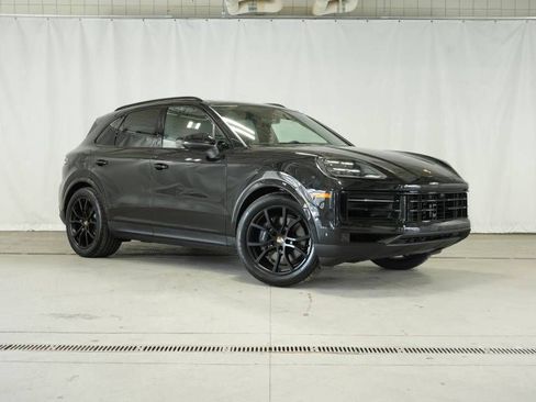 Certified 2025 Porsche Cayenne AWD/4WD image 9