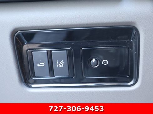 Used 2018 Jaguar F-PACE R-Sport image 22