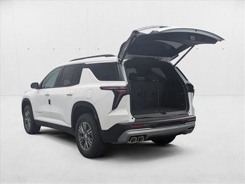 New 2026 Chevrolet Traverse LT image 9