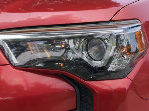 Used 2018 Toyota 4Runner TRD Off-Road AWD/4WD image 6