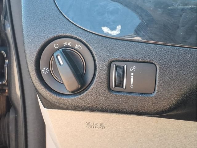 Used 2016 Dodge Grand Caravan SXT FWD image 11