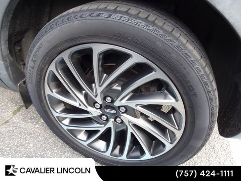 Used 2019 Lincoln Nautilus Reserve w/ Cargo Utility Package FWD image 11