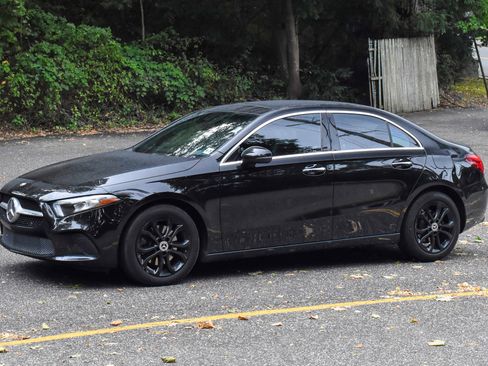 Used 2020 Mercedes-Benz A 220 4MATIC w/ Premium Package image 2