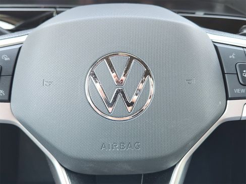 Used 2025 Volkswagen Atlas Cross Sport SE image 38