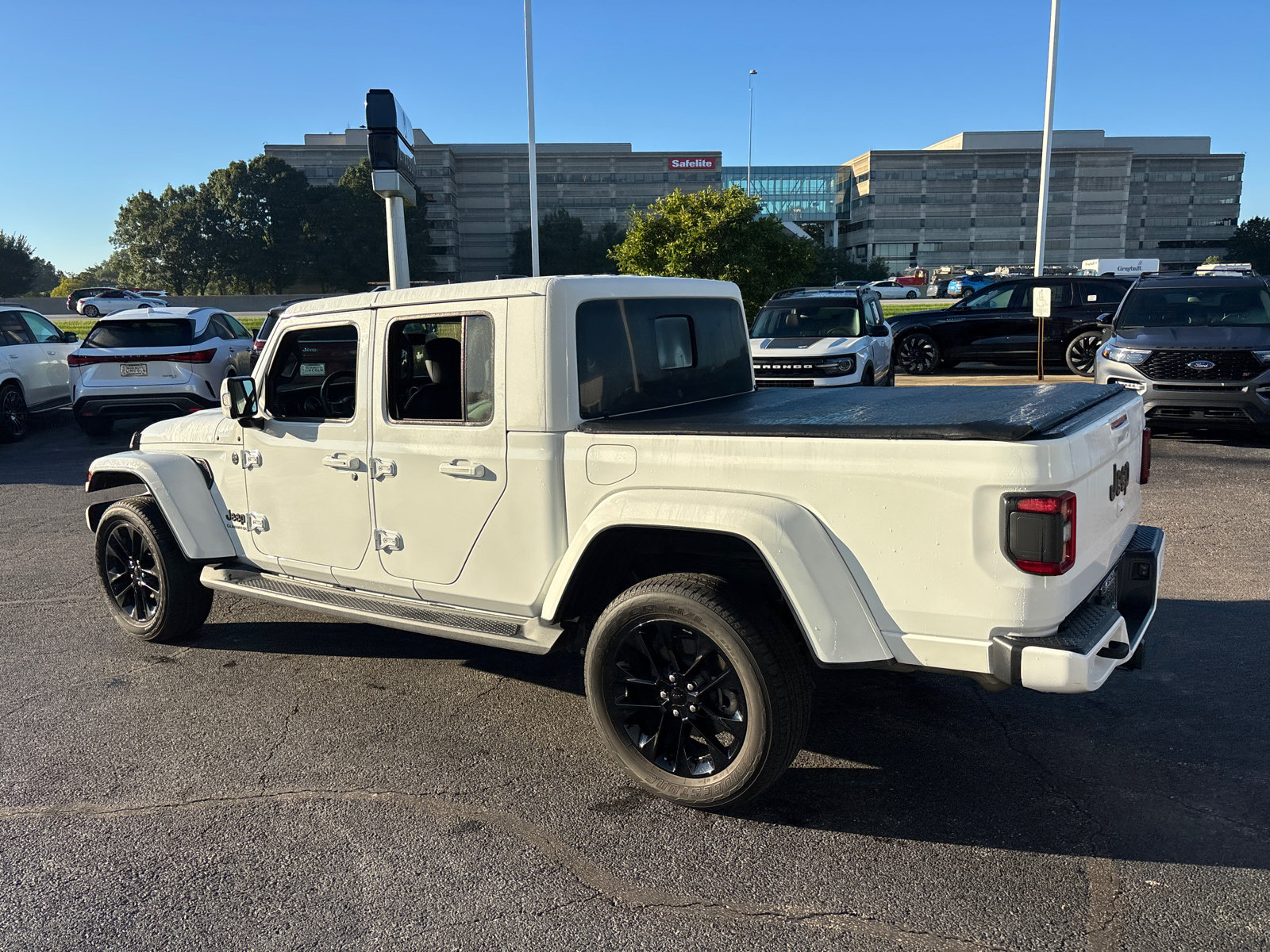 Used 2022 Jeep Gladiator Overland AWD/4WD image 5