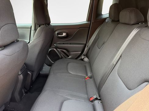 Used 2023 Jeep Renegade Latitude AWD/4WD image 13