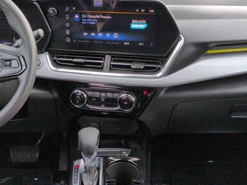 Used 2024 Chevrolet Trax LT FWD image 17