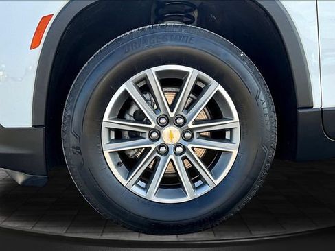 Used 2023 Chevrolet Traverse LT FWD image 34