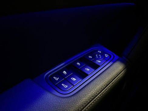 Certified 2026 Porsche Cayenne Coupe image 9