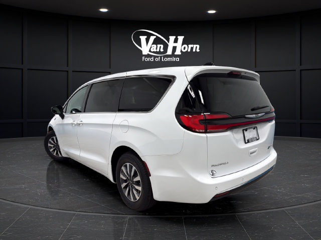 Used 2024 Chrysler Pacifica Limited FWD image 5