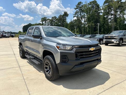 Used 2024 Chevrolet Colorado W/T w/ Safety Package RWD image 2