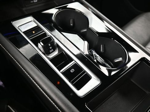 Used 2024 Volkswagen Atlas Cross Sport SEL Premium R-Line image 29