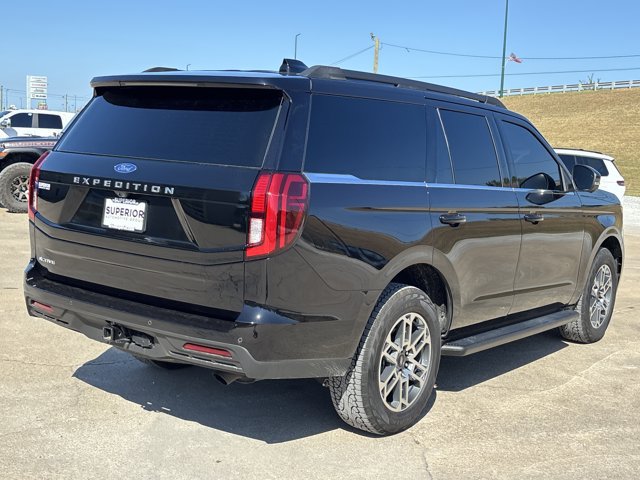 Used 2026 Ford Expedition Active AWD/4WD image 3