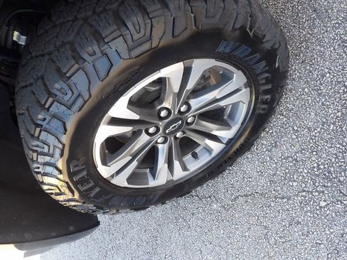 Used 2022 Chevrolet Colorado Z71 w/ Trail Boss Package image 12