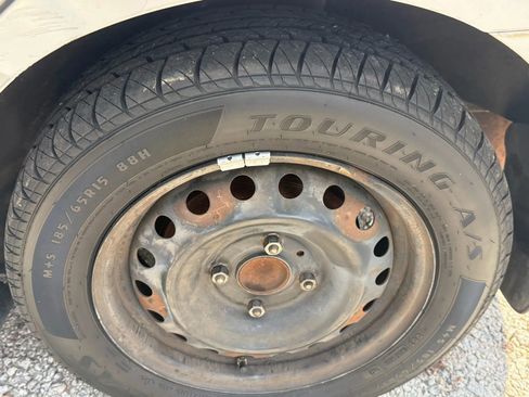 Used 2011 Nissan Versa 1.8 S w/ Plus Pkg image 7