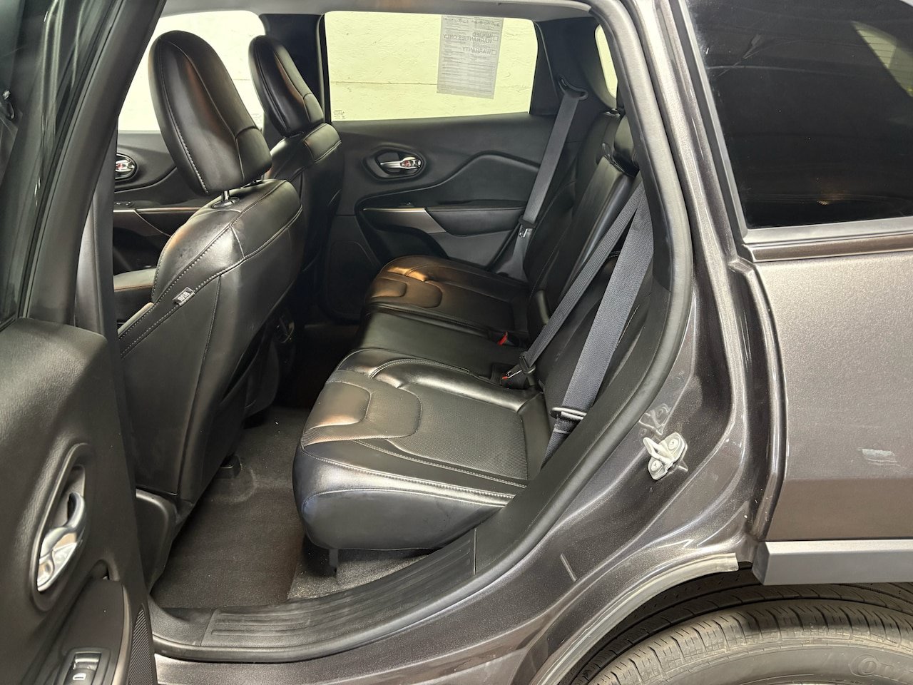 Used 2021 Jeep Cherokee Limited AWD/4WD image 11
