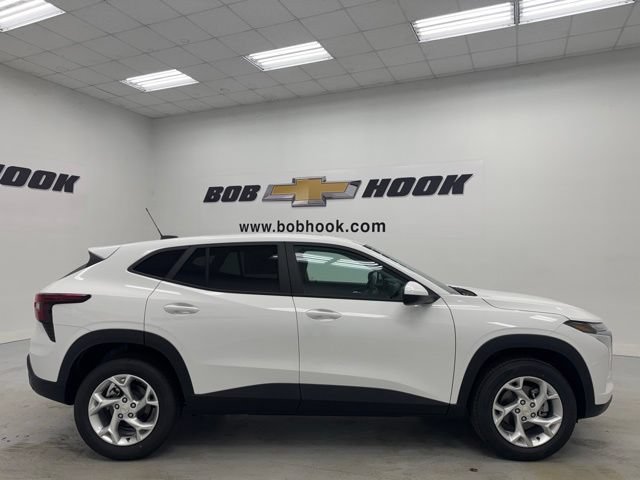 New 2026 Chevrolet Trax LS w/ LS Convenience Package FWD image 4