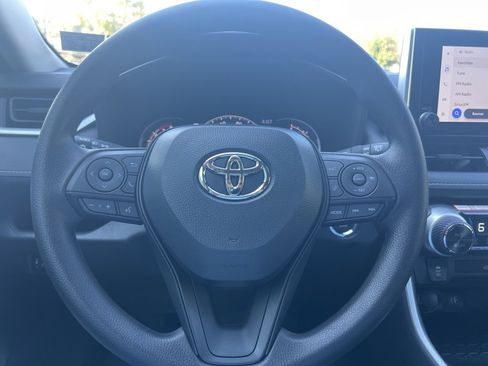 Used 2025 Toyota RAV4 XLE image 31