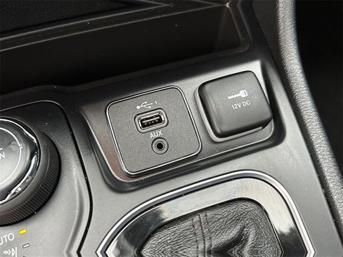 Used 2023 Jeep Cherokee Altitude Lux w/ Lux Elite Package image 27