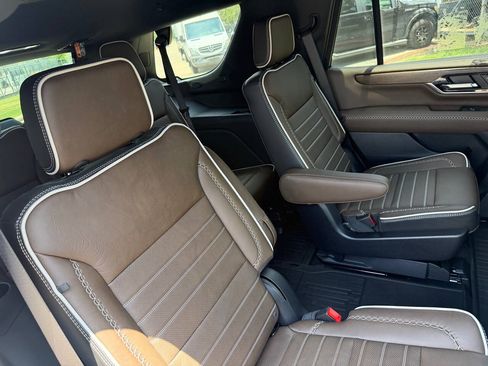 Used 2026 GMC Yukon Denali Ultimate w/ LPO, Floor Liner Package AWD/4WD image 18